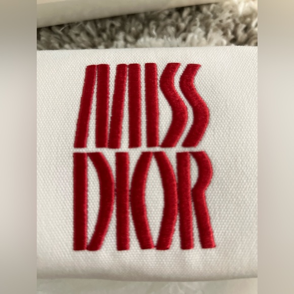 New Miss Dior Pouch & Miss Dior Parfum Deluxe Mini, 5ml. + mini freebies - Picture 8 of 11